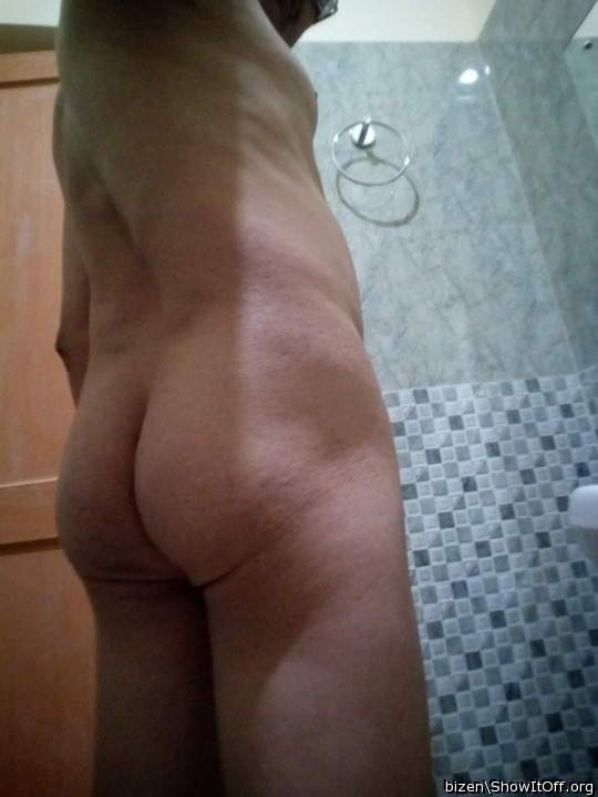 Very nice man ass! WAnt to kiss that beautiful sexy hot ass