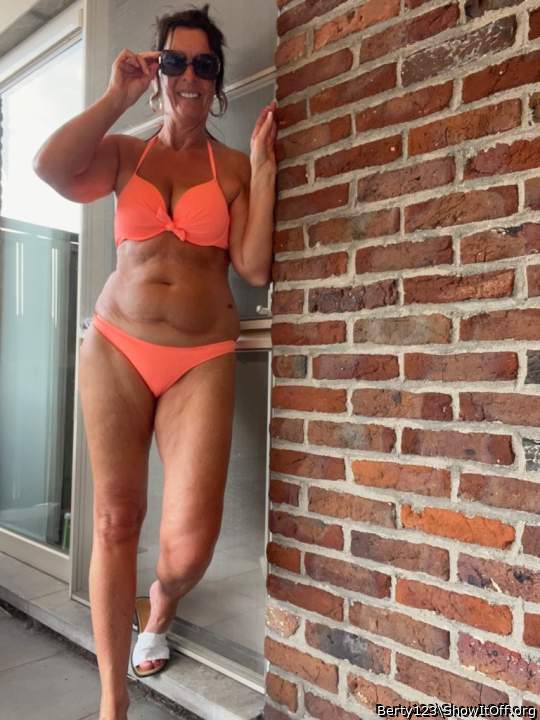 hot hot hot looking     