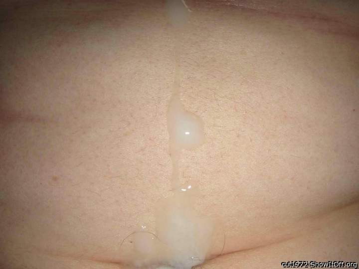 auf den bauch gespermt