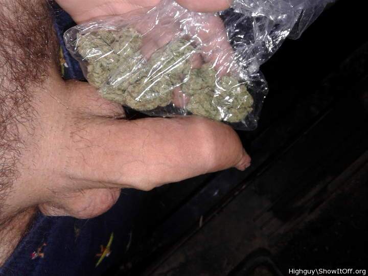 nice buds man, and I dig the bud on the end of that log too!