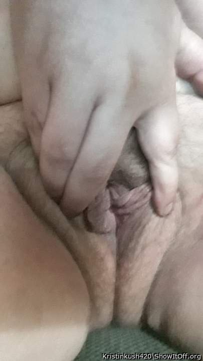 Mmmmmm yummy!! I want to bury my face in there, then my cock