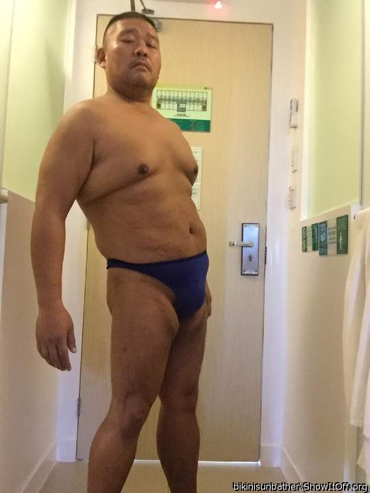 Photo of a pecker from Bikinisunbather