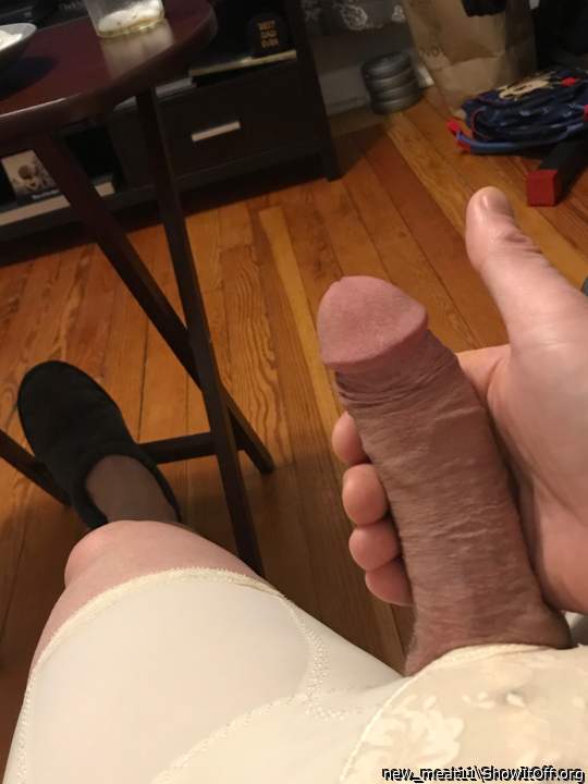 I'd love to worship, suck a load from your hot thick cock 