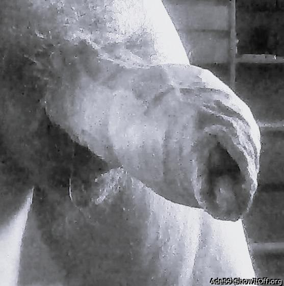 Would be nice to tickle at that forskin.