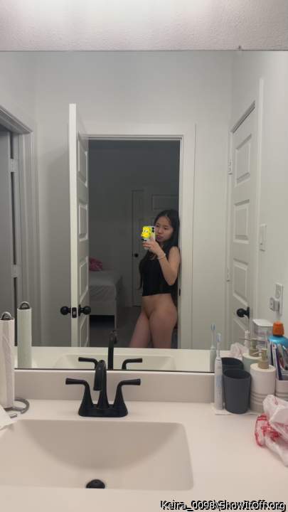 Love the no pants! Great legs👅would love to see your