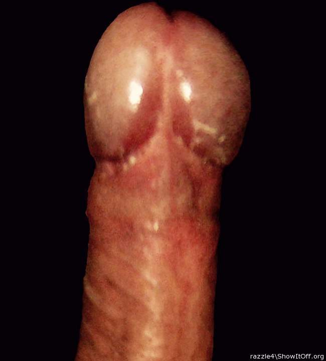 Mmmmmm. I'd love to suck that big knob!!! 