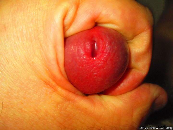 Nice grip, just a few more strokes and you can squirt in my 