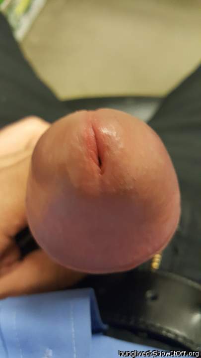 Mm, I would stick my tongue in that beautiful slit