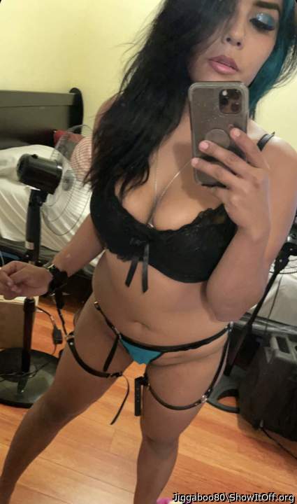 FUCK.......DADDY SOOOOOOOOOOOOOO WANTS TO BREED HER......