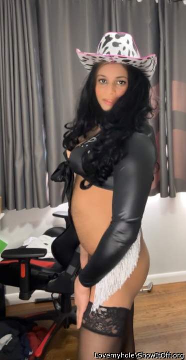 Nice sexy body to look at and kiss on  