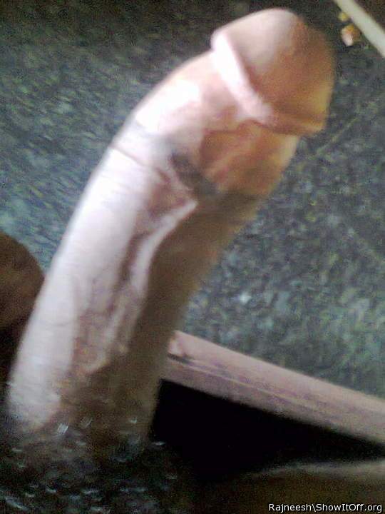 Ye lund kisi aur ka h...tmhara nhi lg rha h