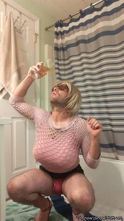 my GOD look the boobies 