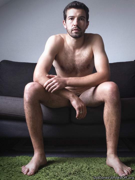 such a sexy pose, man! I want to see more of you... 