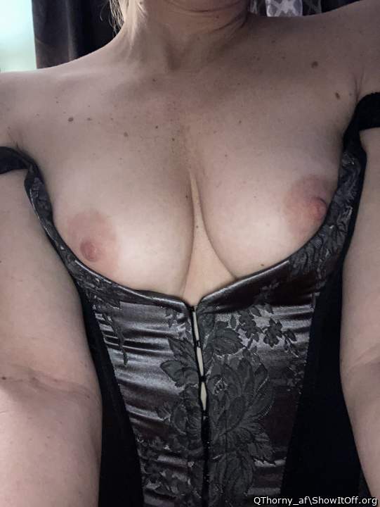 Lovely picture. Very sexy