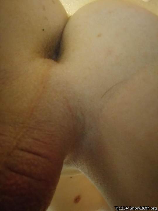Mmmm, I would love to suck on that hot asshole