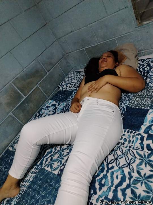 Sindy taking off her clothes