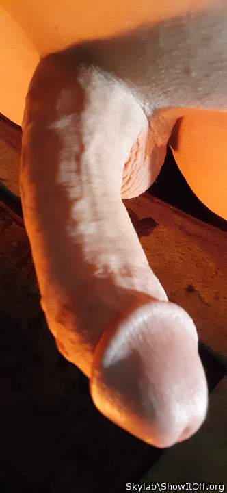 I'd love to suck a load from your hot thick cock 