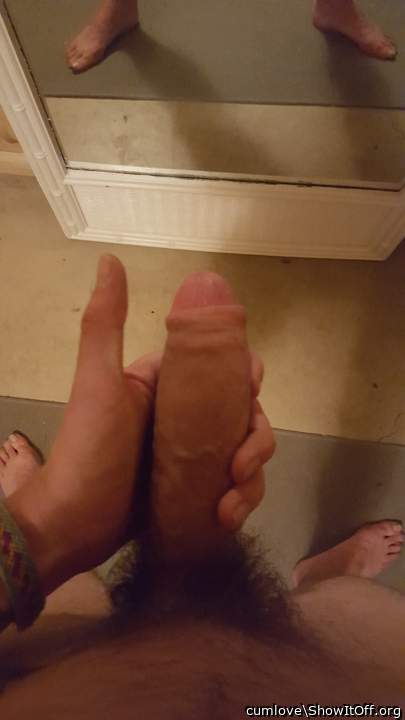 I'd love to worship, suck a load from your hot thick cock 