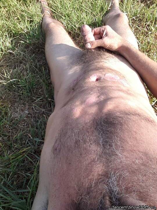 A beautiful naked man to enjoy. Yum!    