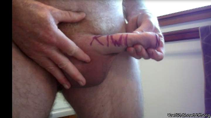 Who writes "Kiwi" on their skin?