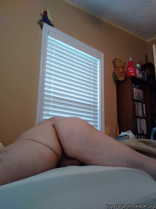 Oil that sweet sexy slit. Rub my meat up n down