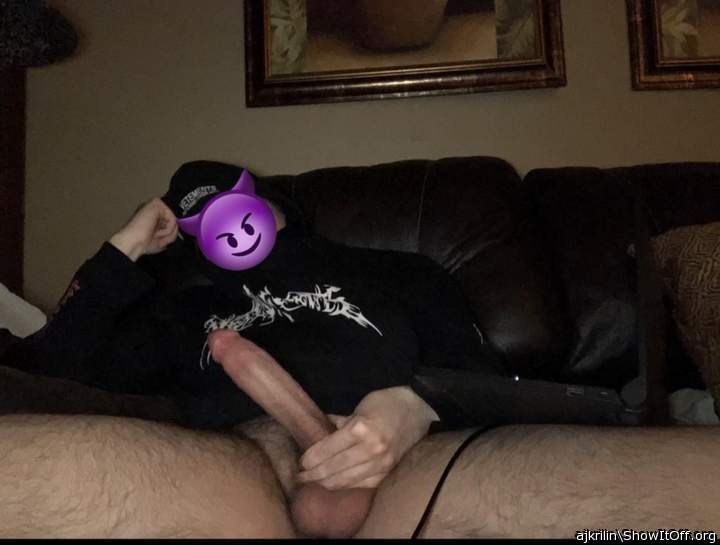 Damn!! I want to deepthroat that cock!