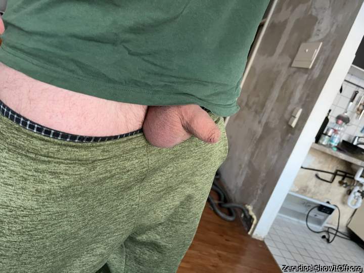 I want to suck that lovely cock and feel it grow in my mouth