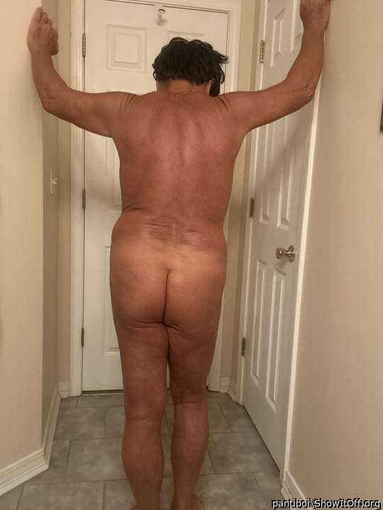 This photo wearing no panty, can see my crack and cheeks