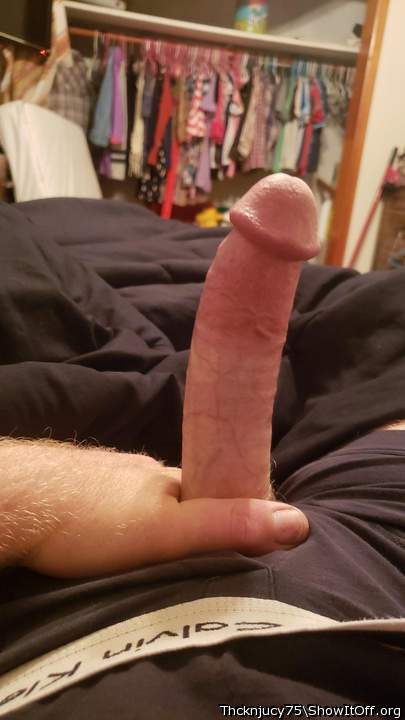 I'd love to worship, suck a load from your hot thick cock 