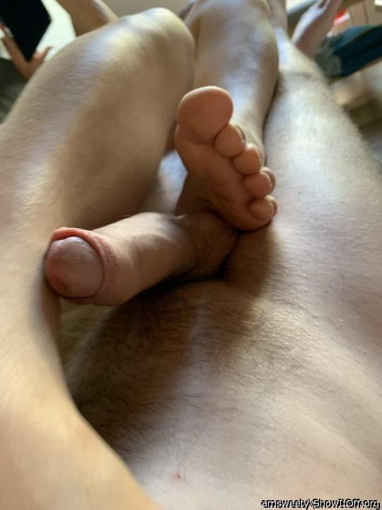 Delightful foot job  