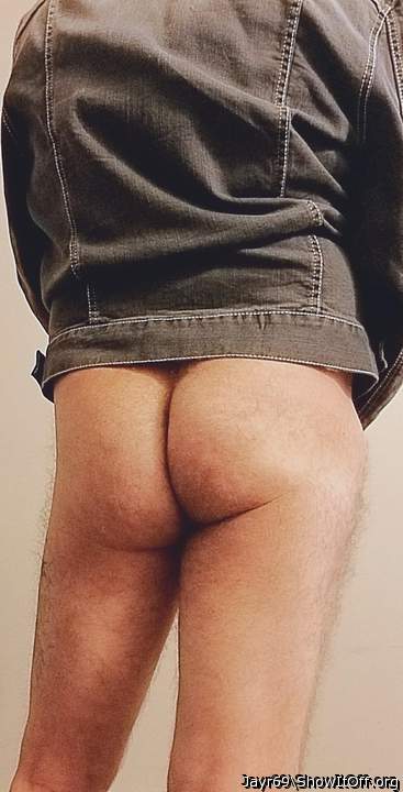 HOT SEXY SMOOTH BARE ASS    