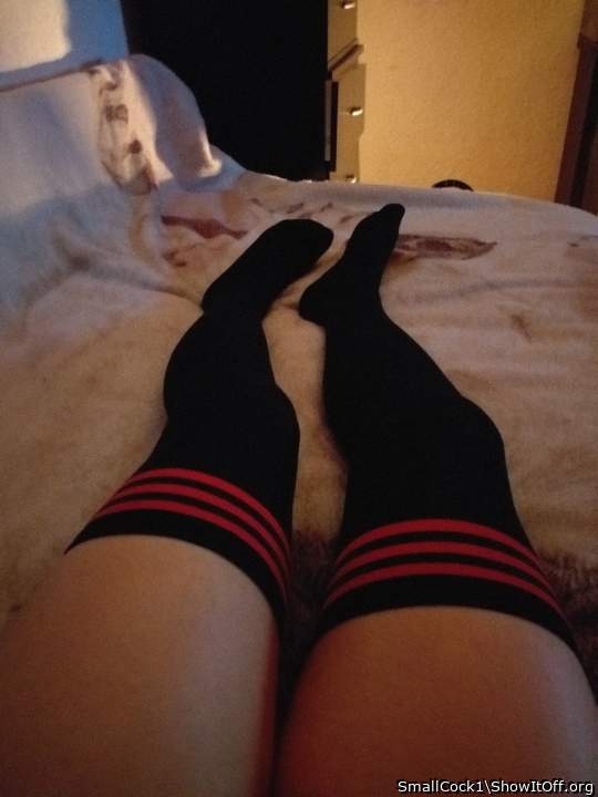 somebody please fuck my thighs ^^