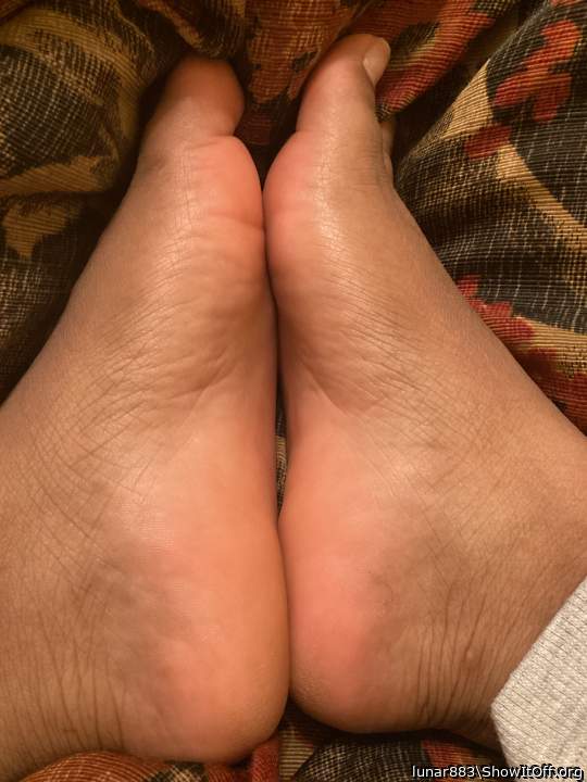 Damn, I love feet and I'd fuck yours between the soles 