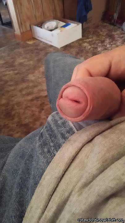 Huge piss slit!