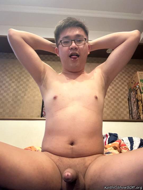 Tiny dick boi isn’t worth to has any body hair