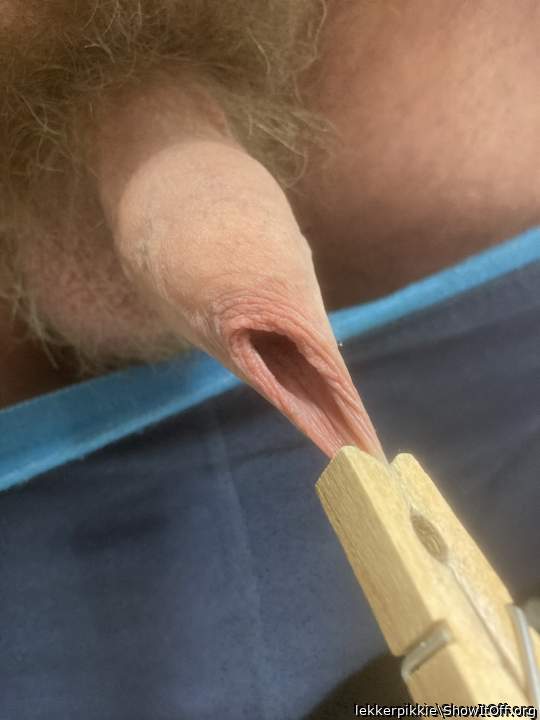 Geknepen