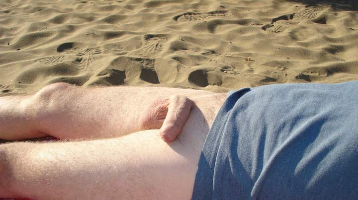 Who wants to make my cock hard