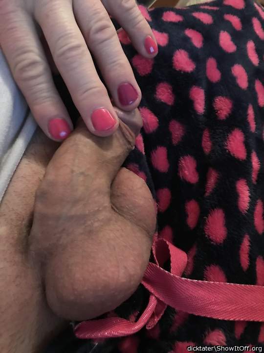 This girl so lovely, the nails!