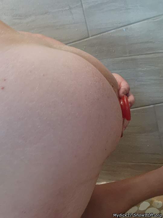 I just love to see self-pleasure with toys in an ass if you 