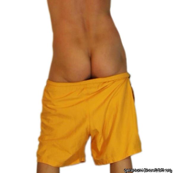 Nice tight ass love to tap that