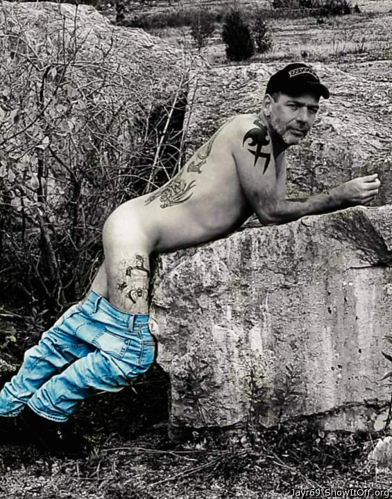 That's a great pic, the sexy man helps it too!!!