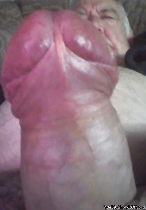 A peeking good pic...pink sweet and suckable!