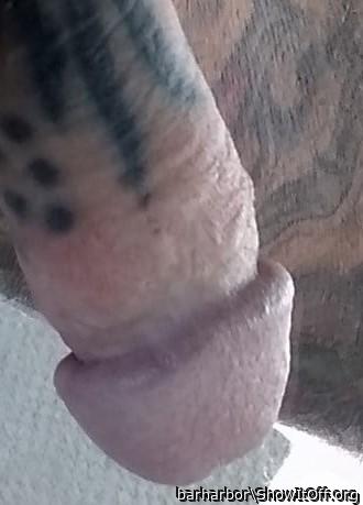 I like how the tattoo stops at the circumcision line. that b