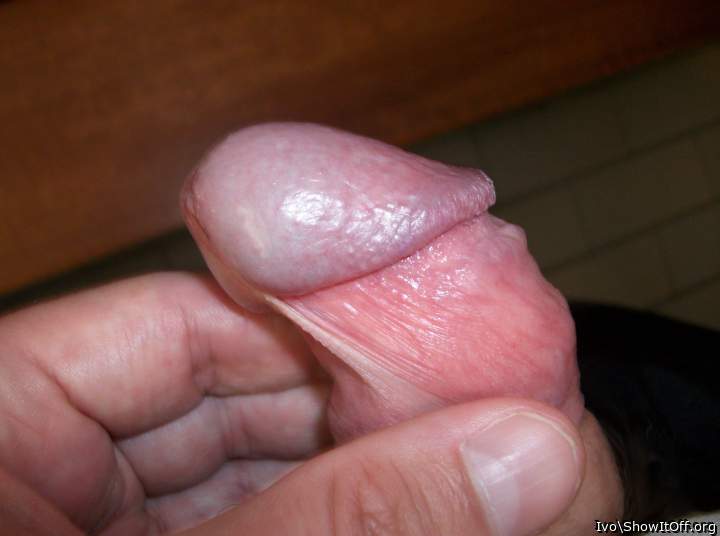 Glans sideview with corona, frenulum and retracted foreskin