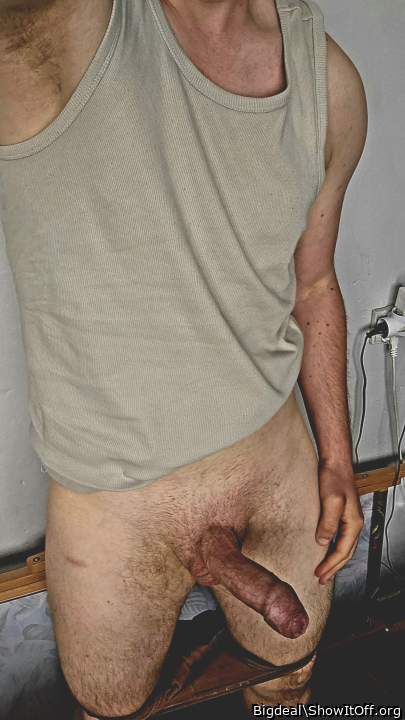 Awesome cock with fantastic foreskin ! Would luv to suck on 