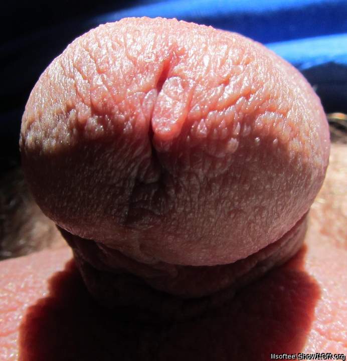 Love this closeup view. Your cockhead fills my whole screen.