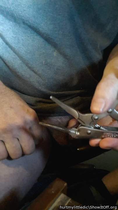Lets clamp the little clit.