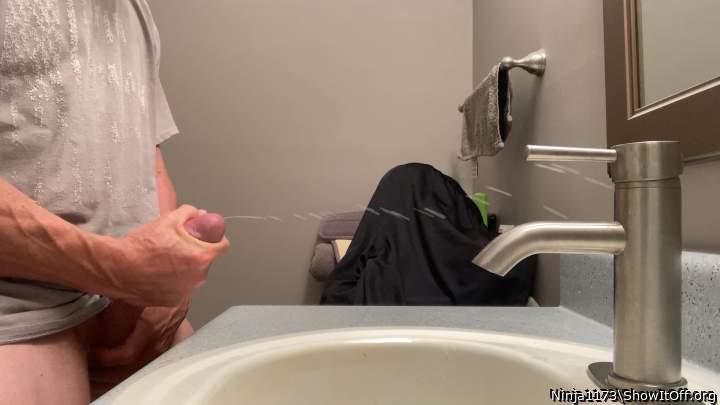 Splattering my sis-in-laws bathroom again
