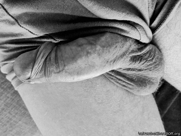 splendid package! fabulous pulled back foreskin!  