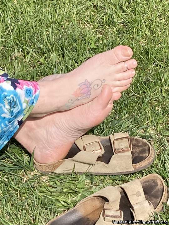 Sexy Feet....Can I Play with them?